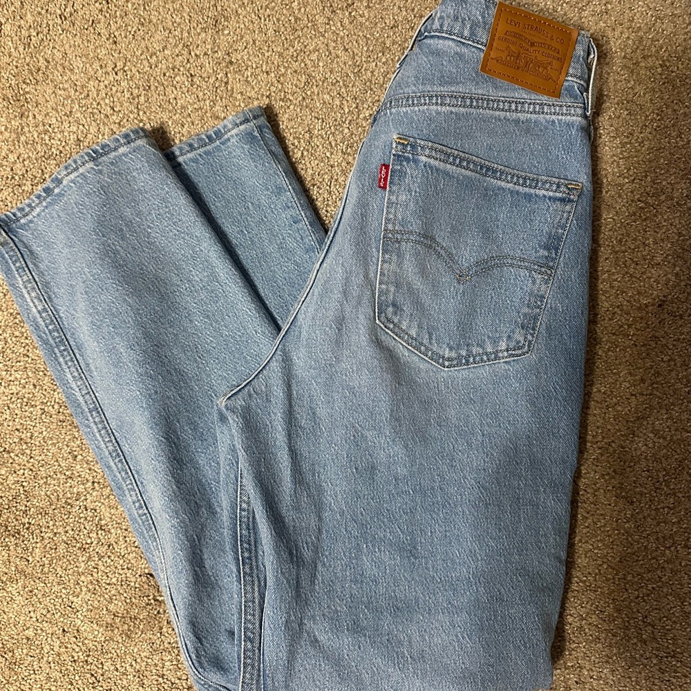 Levi’s woman’s 70s High Slim Straight Jeans light blue